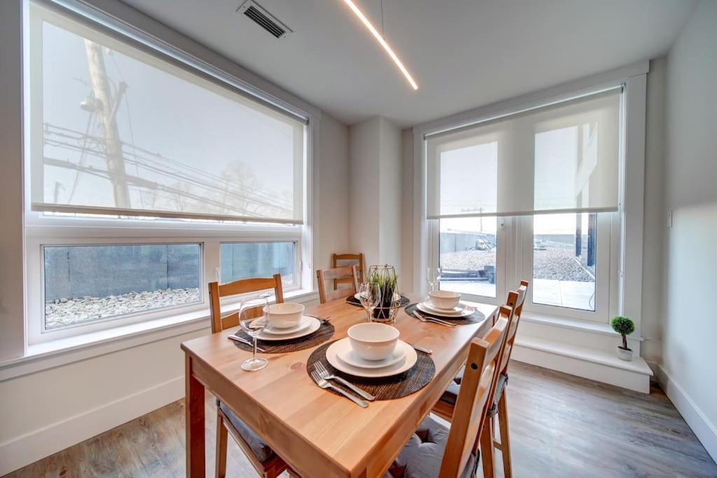 Luxurious Modern 2Br Condo Sleeps 5 Coffee, Ac, Wifiハリファックス エクステリア 写真