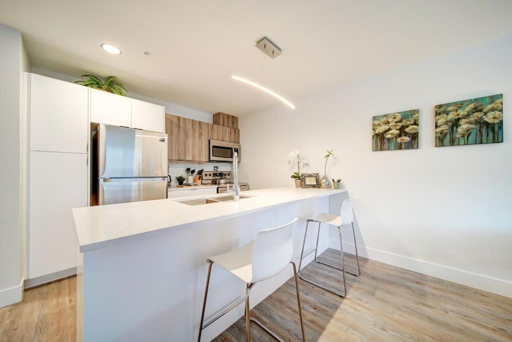 Luxurious Modern 2Br Condo Sleeps 5 Coffee, Ac, Wifiハリファックス エクステリア 写真