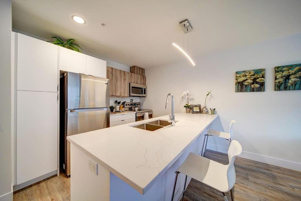 Luxurious Modern 2Br Condo Sleeps 5 Coffee, Ac, Wifiハリファックス エクステリア 写真