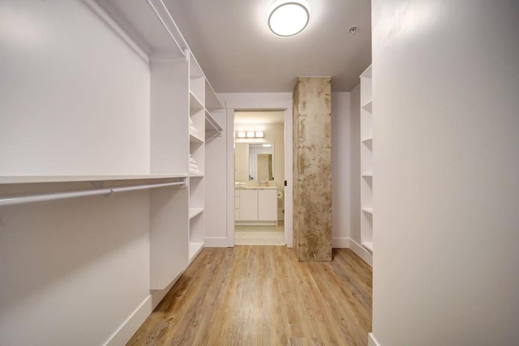 Luxurious Modern 2Br Condo Sleeps 5 Coffee, Ac, Wifiハリファックス エクステリア 写真