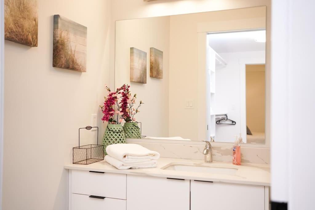 Luxurious Modern 2Br Condo Sleeps 5 Coffee, Ac, Wifiハリファックス エクステリア 写真