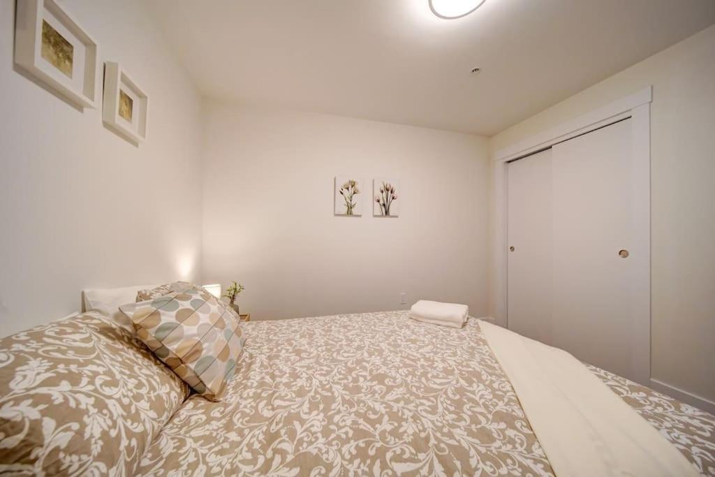 Luxurious Modern 2Br Condo Sleeps 5 Coffee, Ac, Wifiハリファックス エクステリア 写真