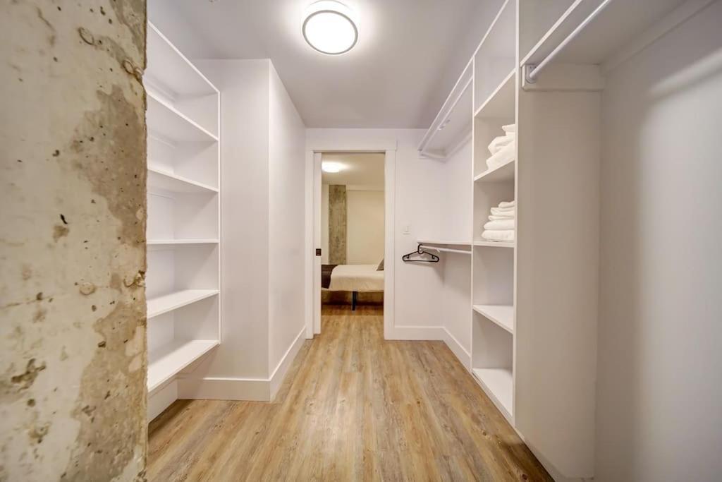 Luxurious Modern 2Br Condo Sleeps 5 Coffee, Ac, Wifiハリファックス エクステリア 写真