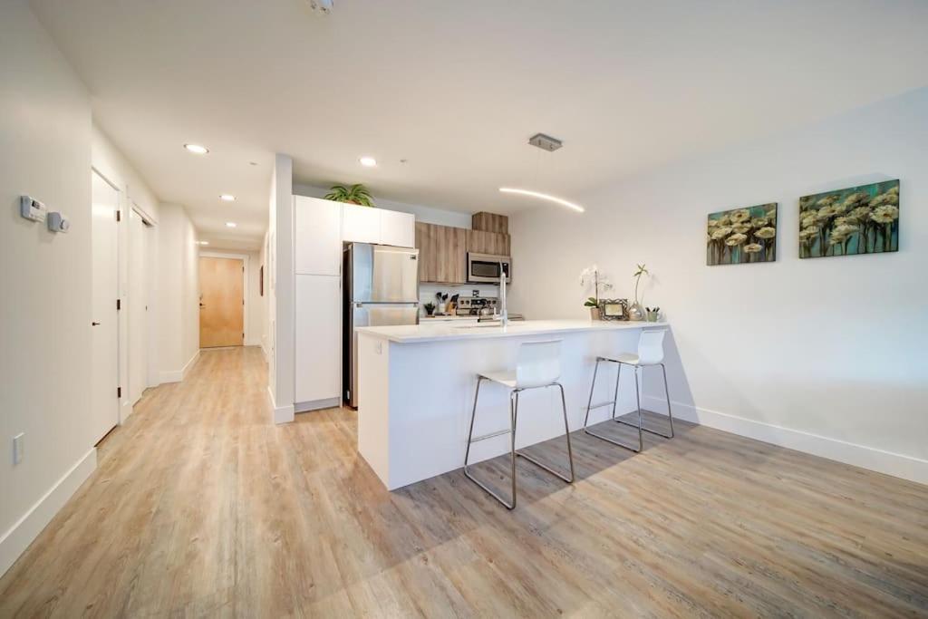 Luxurious Modern 2Br Condo Sleeps 5 Coffee, Ac, Wifiハリファックス エクステリア 写真