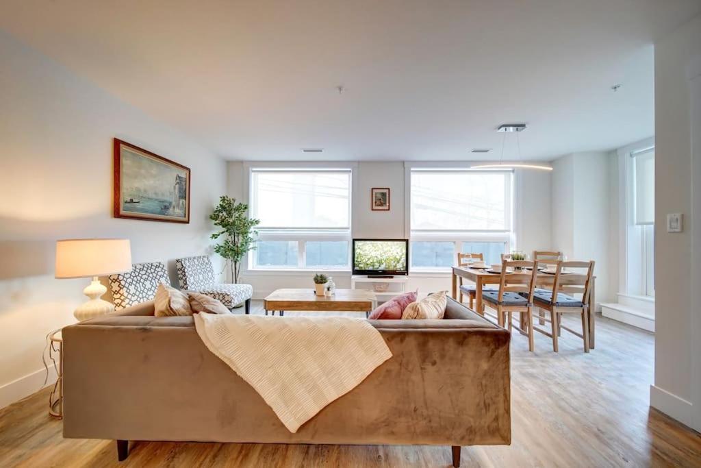 Luxurious Modern 2Br Condo Sleeps 5 Coffee, Ac, Wifiハリファックス エクステリア 写真