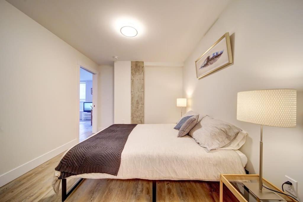 Luxurious Modern 2Br Condo Sleeps 5 Coffee, Ac, Wifiハリファックス エクステリア 写真